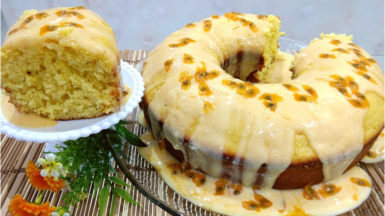 bolo de banana fit com calda de maracujá
