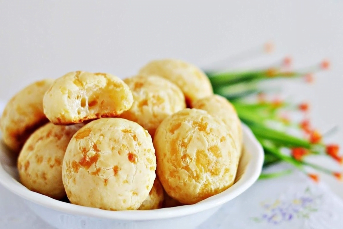 Pão de Queijo Mineiro com 3 Ingredientes
