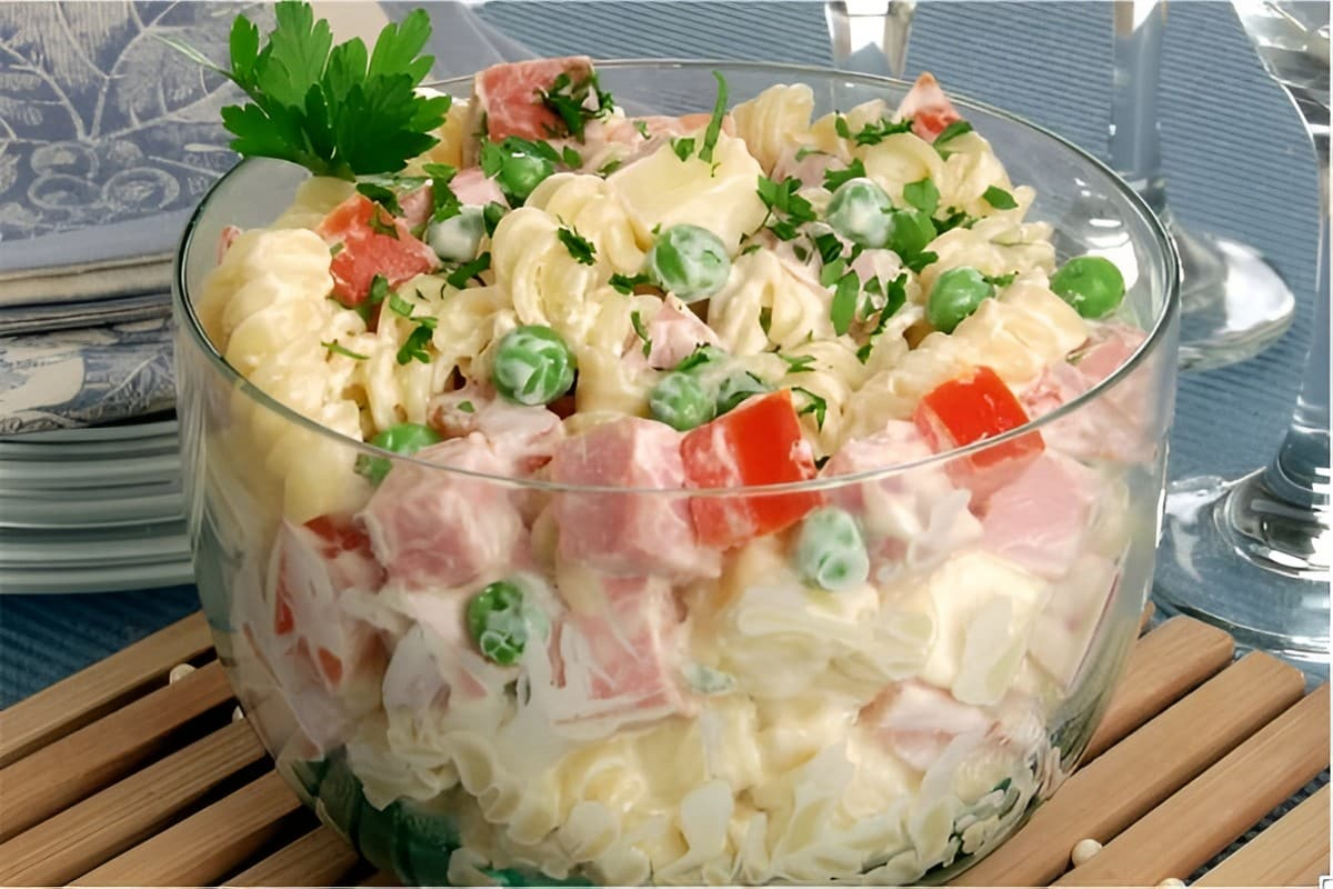 Salada de macarrão com presunto