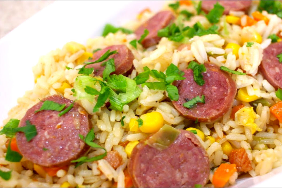 Arroz na panela de pressão com batata e calabresa