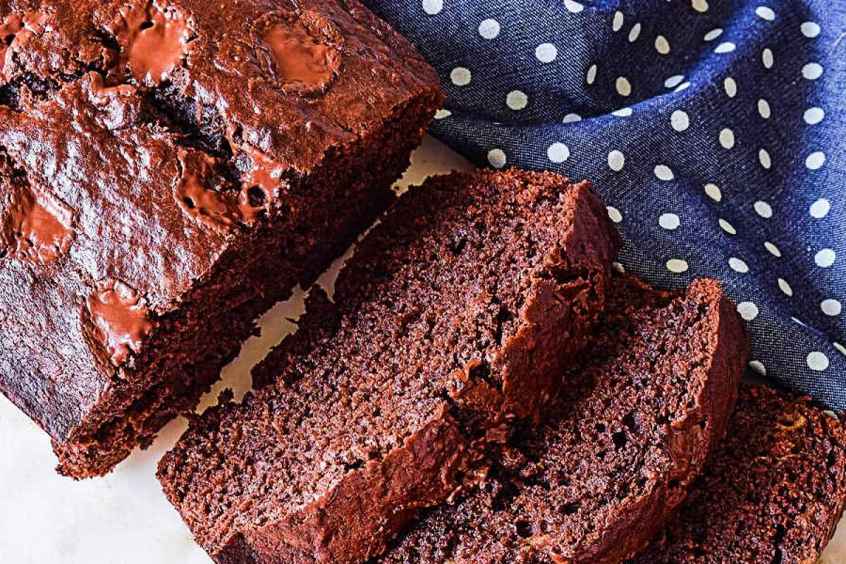 Bolo de chocolate, aveia e banana