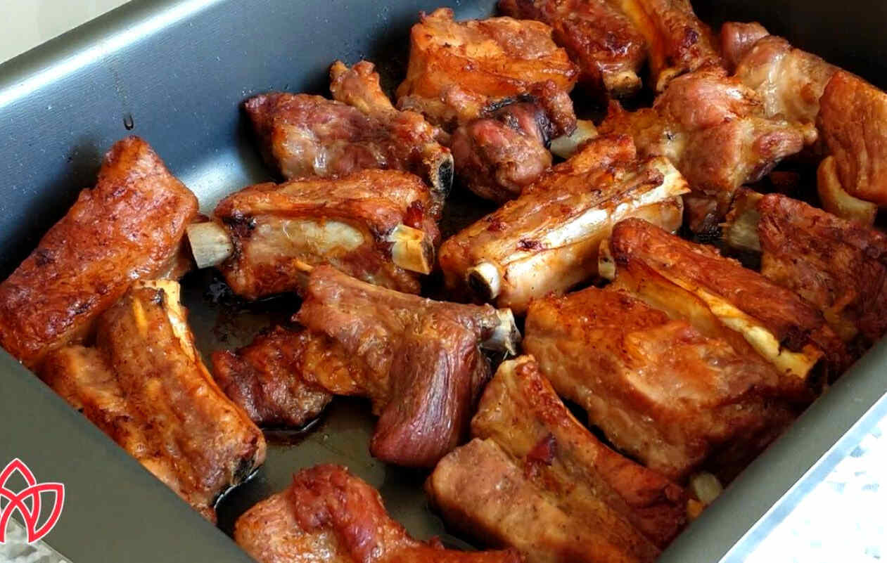 Costelinha de porco assada no forno