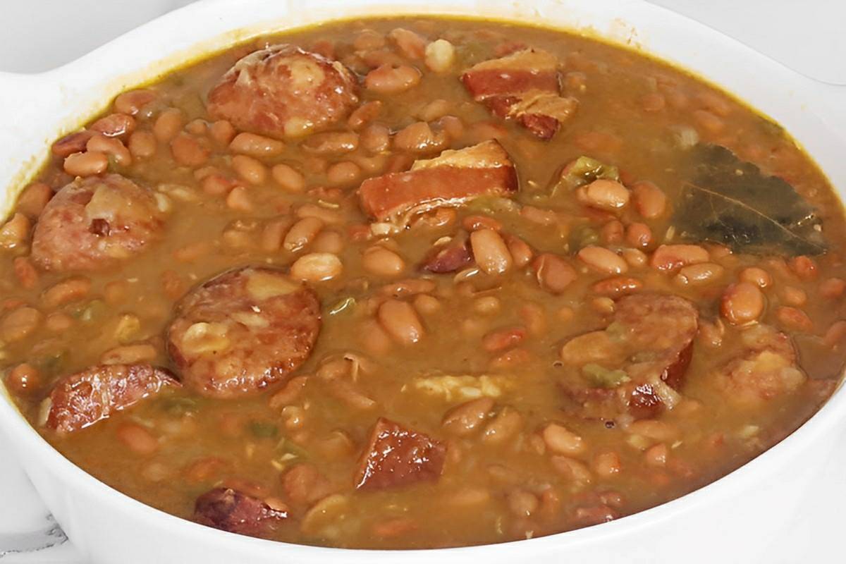 Feijão Temperado com Bacon e Linguiça