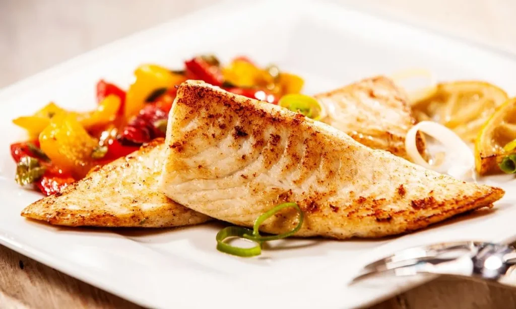 marmitas de Filé de tilápia assada com legumes