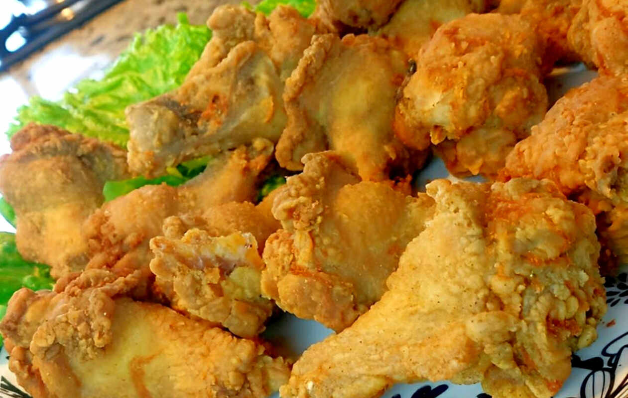Frango empanado e frito
