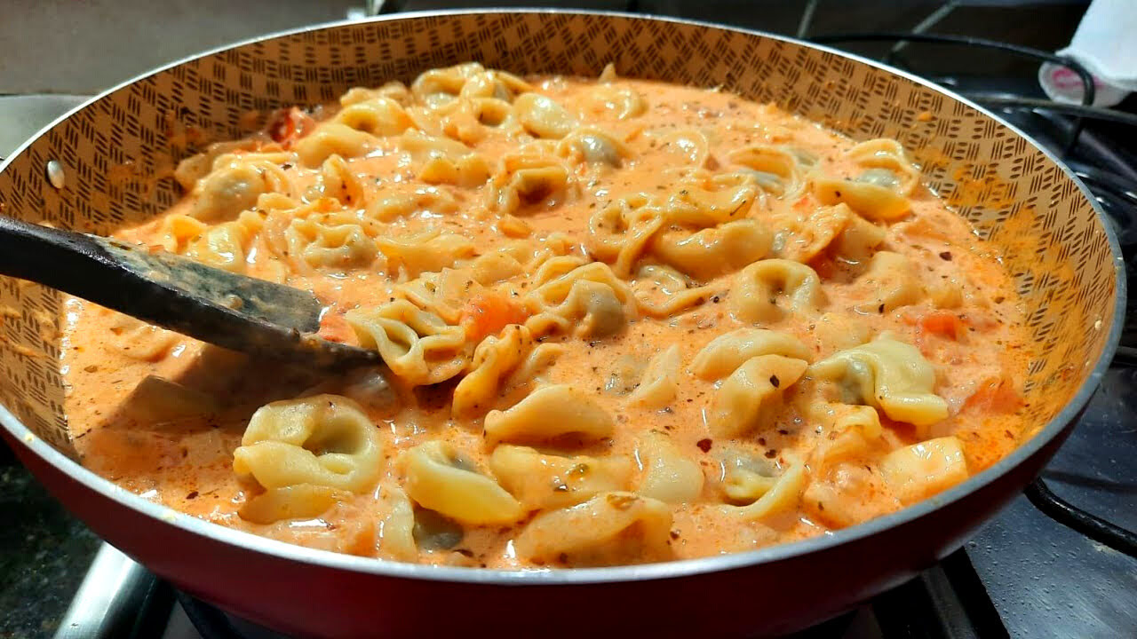 Macarrão com creme de leite e mo