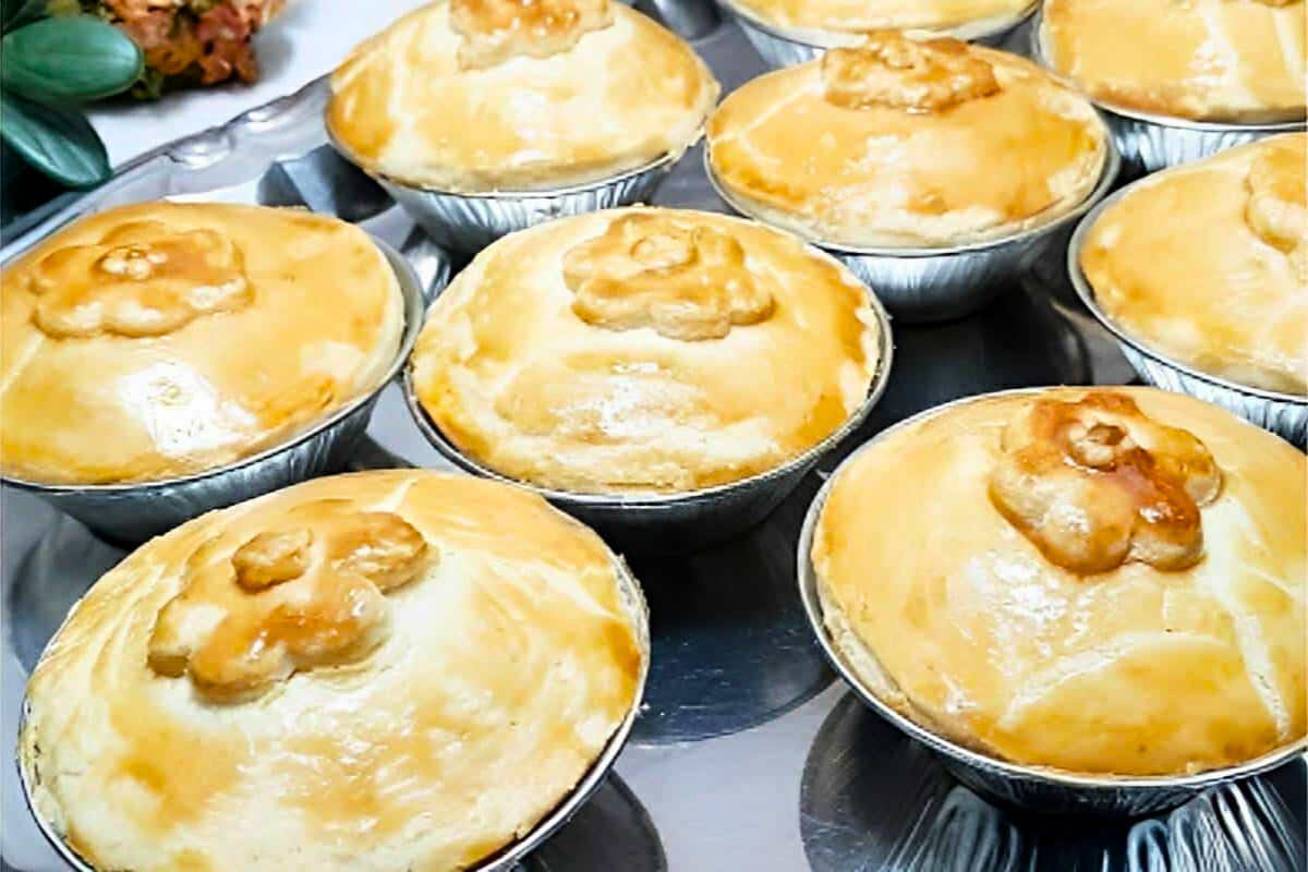 Empada de frango com massa de guaraná