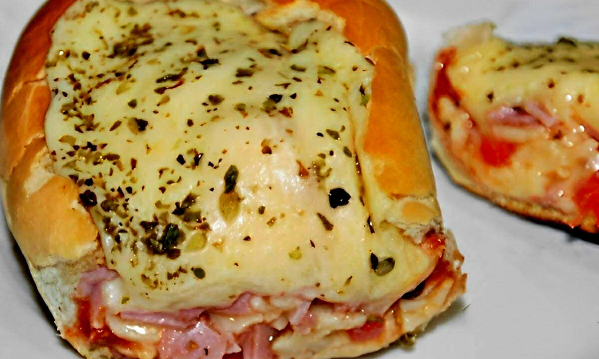 Pizza caseira de pão francês
