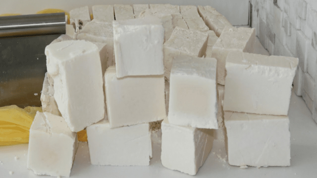 Fiz sabão em barra com a incrível mistura de dois ingredientes